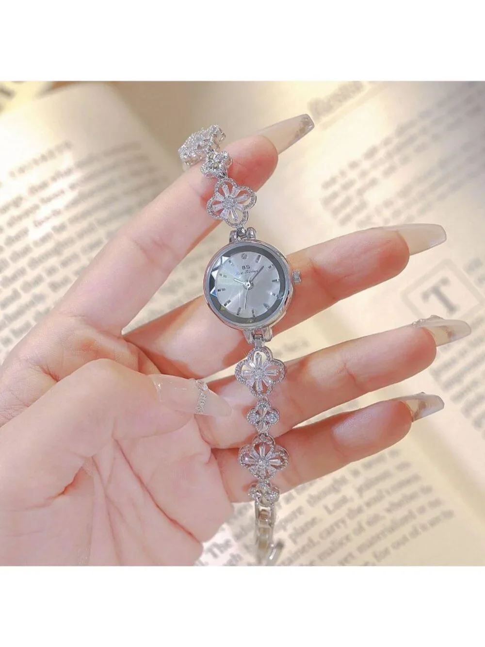 Women's Silver White Analog Quartz Vintage Hollow Four Leaf Chain Bracelet Watch